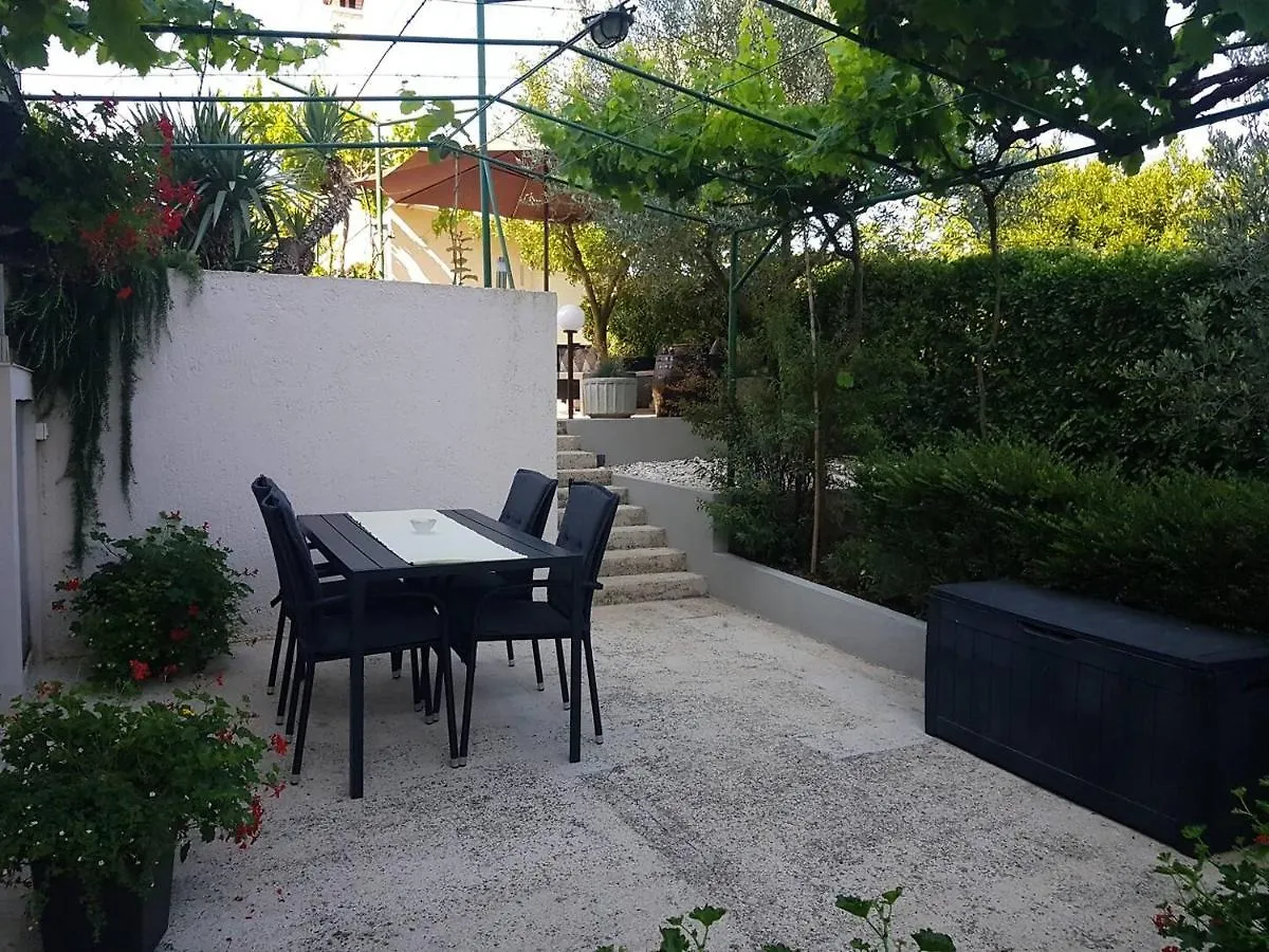 Apartment Tara Pula 0*,  Croatia